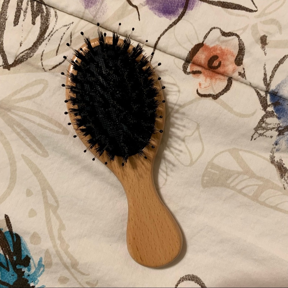 - 💜 Bluegrass Hive & Honey Travel Beard Brush